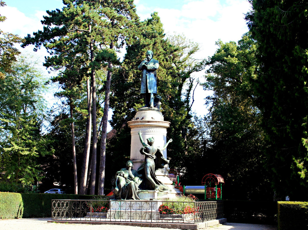 Cours Saint-Mauris-多勒必去景点