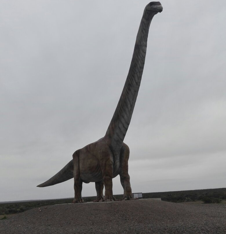 Replica del Titanosaurio景点图片
