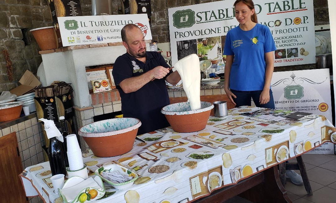 Tour Enogastronomico Schiazzano e Tradizioni-马萨卢布伦塞必去景点