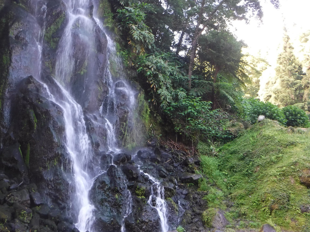 Miradouro da Ribeira dos Caldeiroes-Achada必去景点