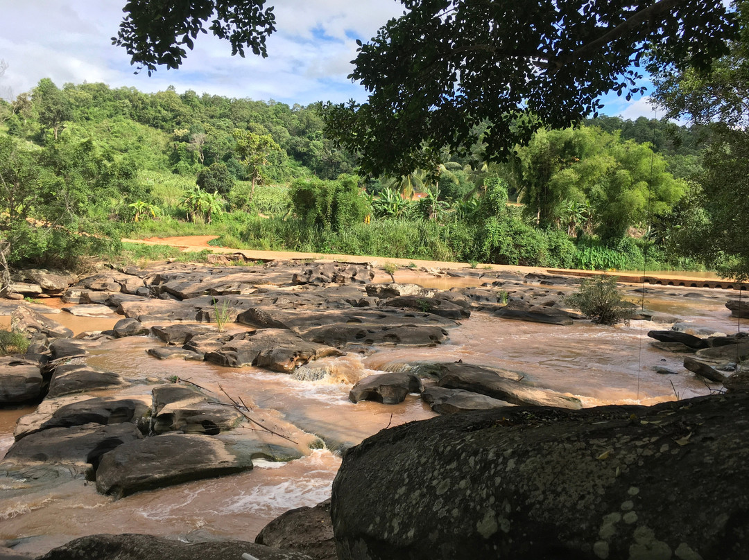 Namtok Pla Ba Waterfall景点图片