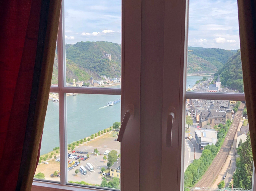 莱茵岩古堡酒店主图