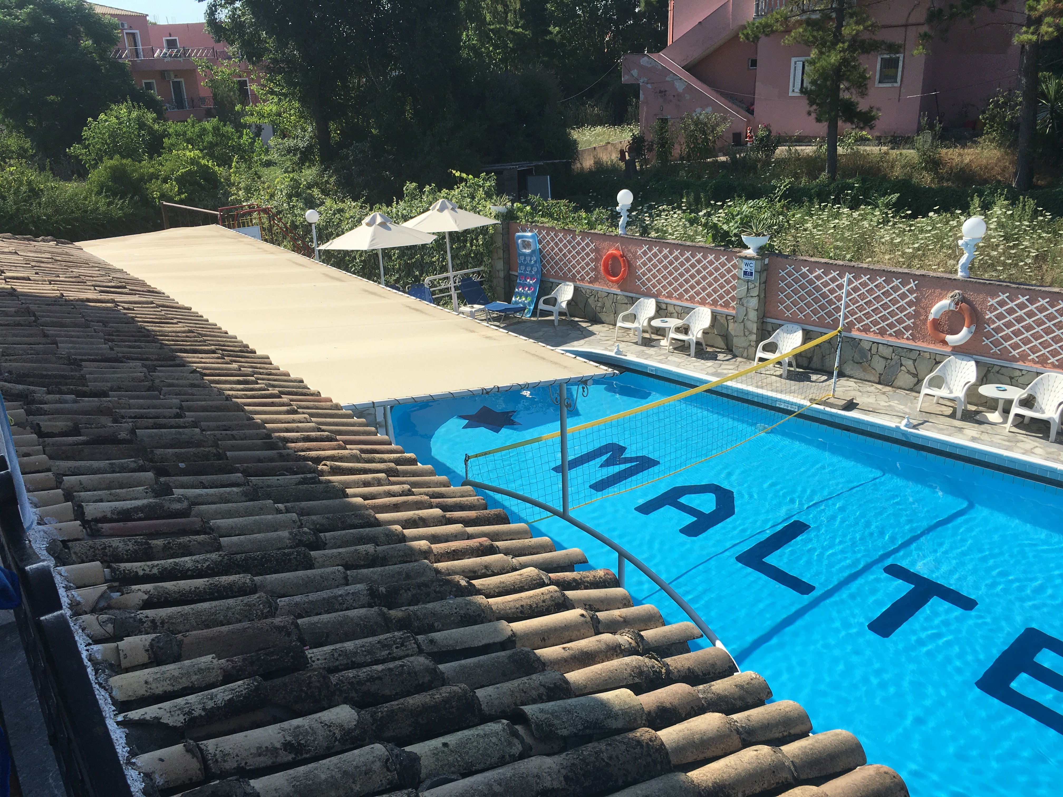 Maltezos Hotel-泳池