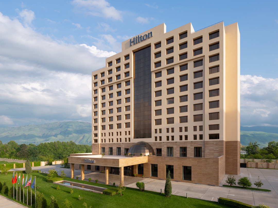 杜尚别希尔顿酒店主图