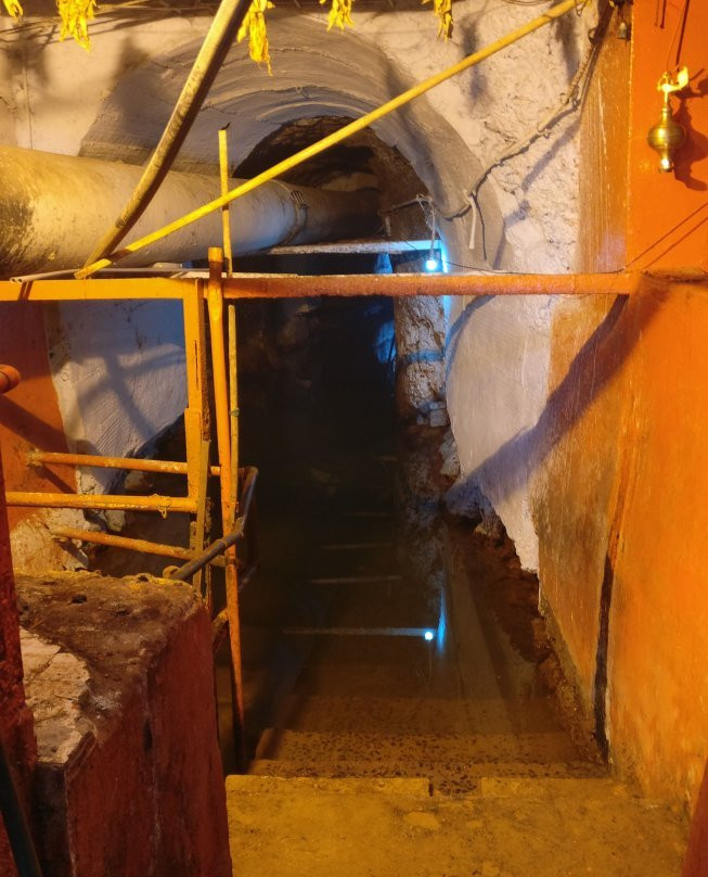 Shri Narsimha Jharna Mandir景点图片