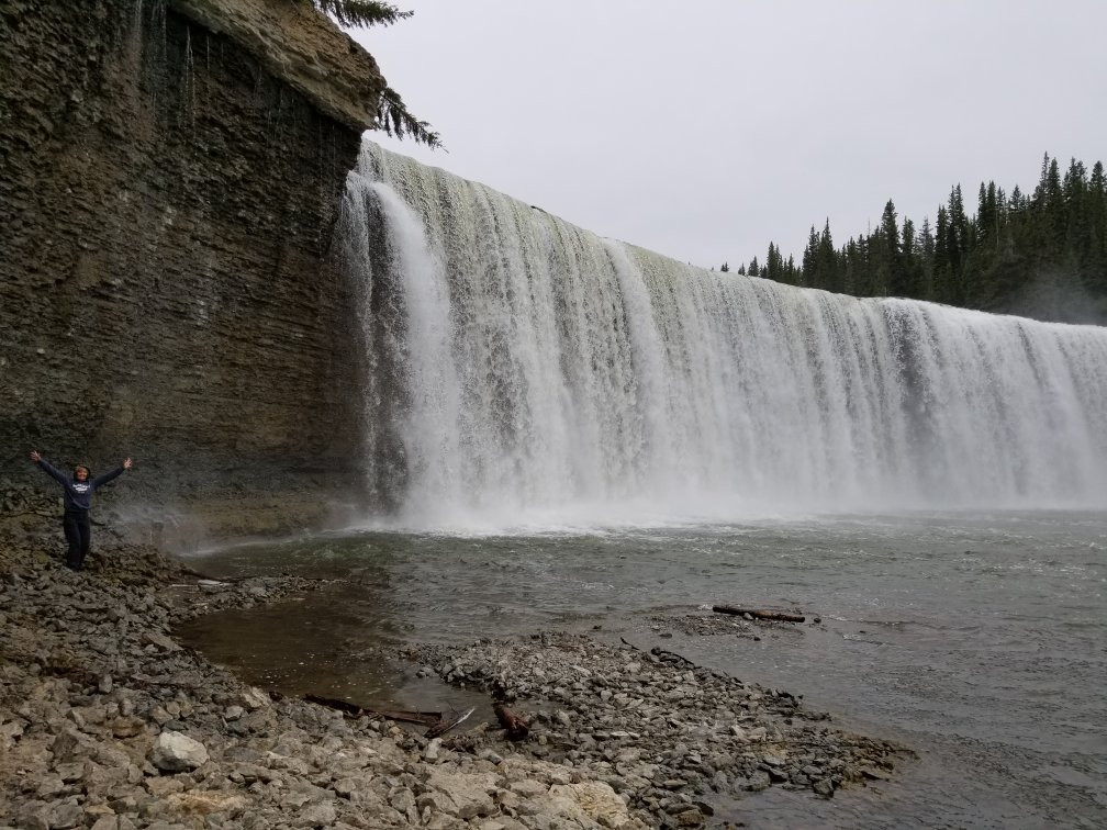 Lady Evelyn Falls Territorial Park-Kakisa必去景点