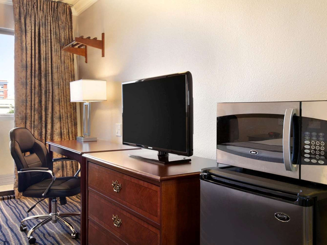 Days Inn by Wyndham Eureka CA主图