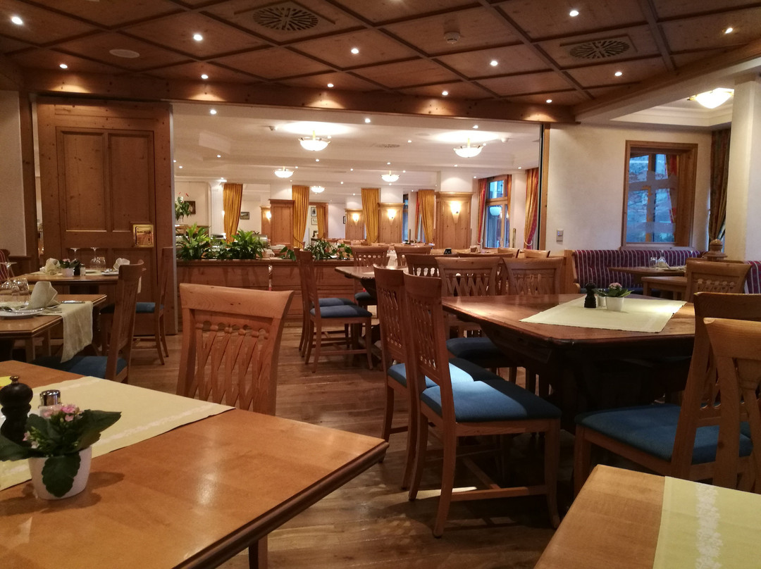 The Glacier Hotel主图
