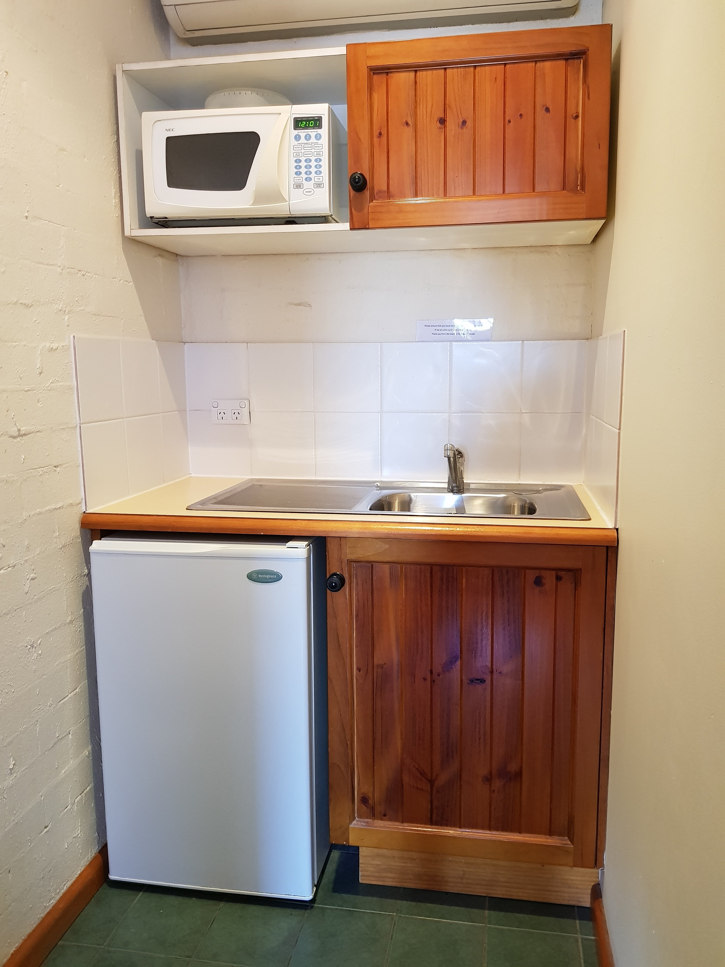 Colonial Motel and Serviced Apartments-portrait