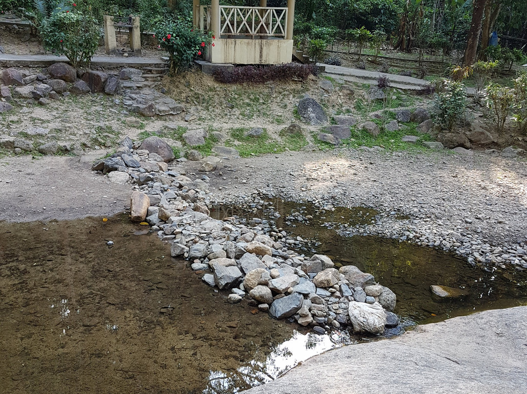 Durian Perangin Waterfall景点图片