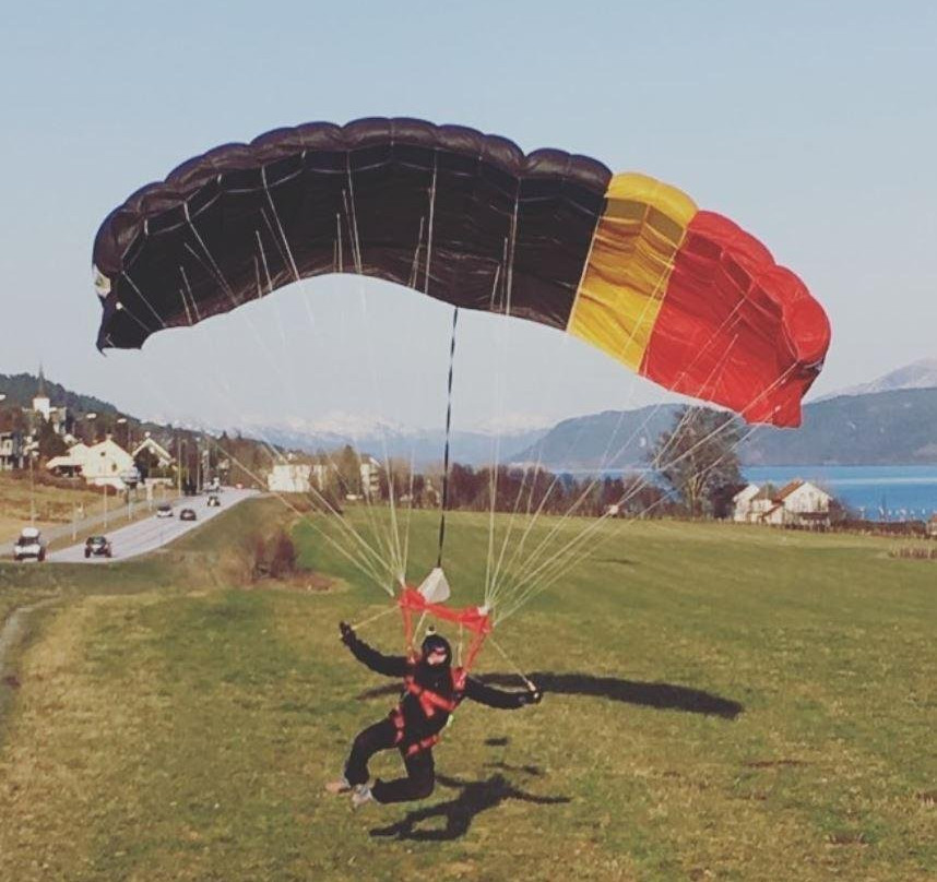 Skydive Molde景点图片