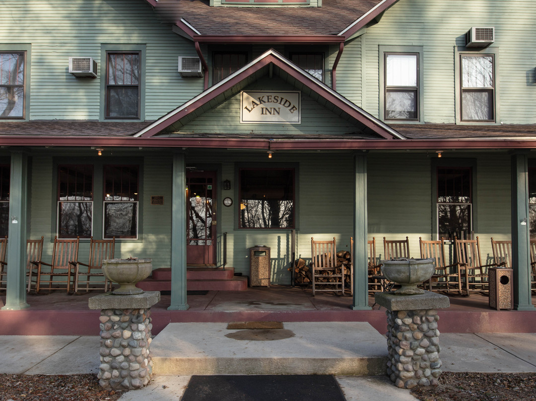 Lakeside Inn主图