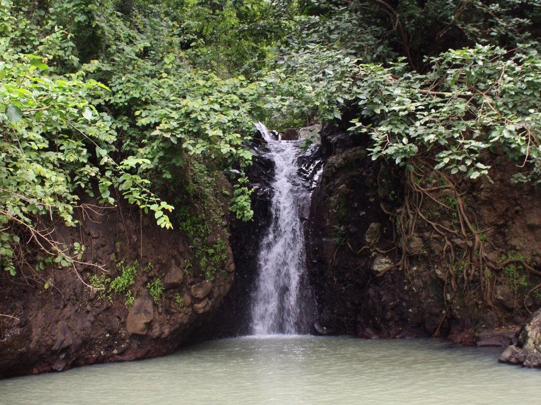 Singsing Waterfall景点图片