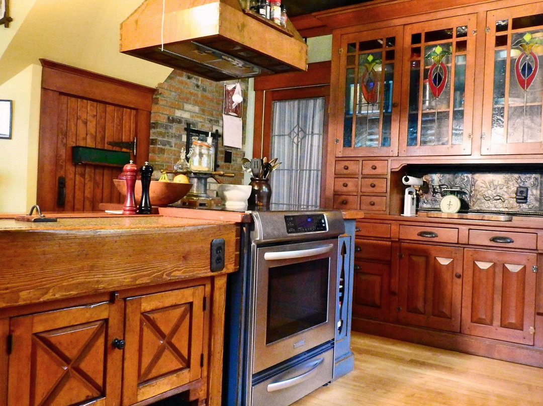 The Craftsman House主图