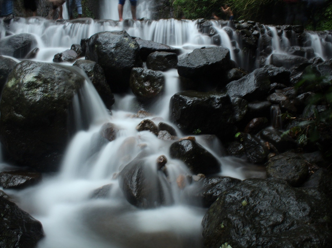 Cilember Waterfalls景点图片