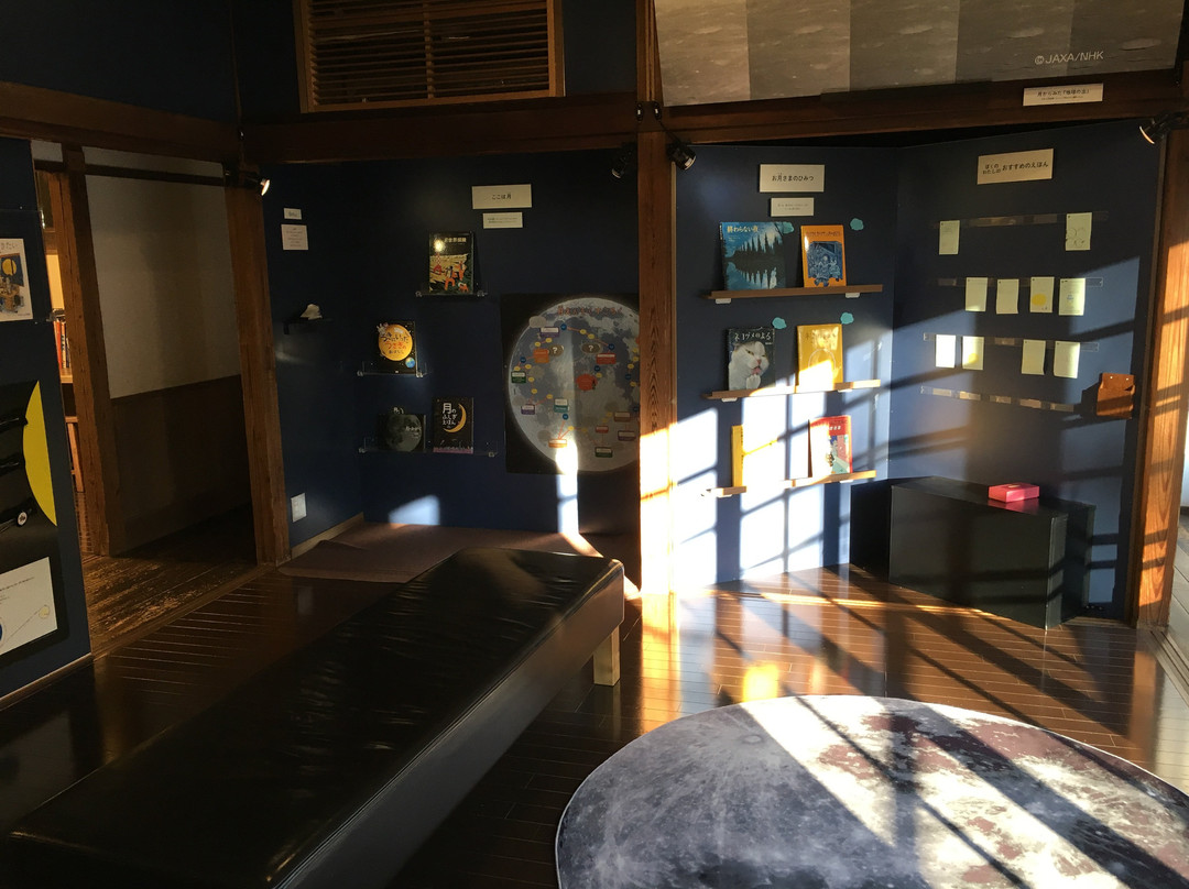 Book House in the Astronomical Observatory Forest-三鹰市必去景点