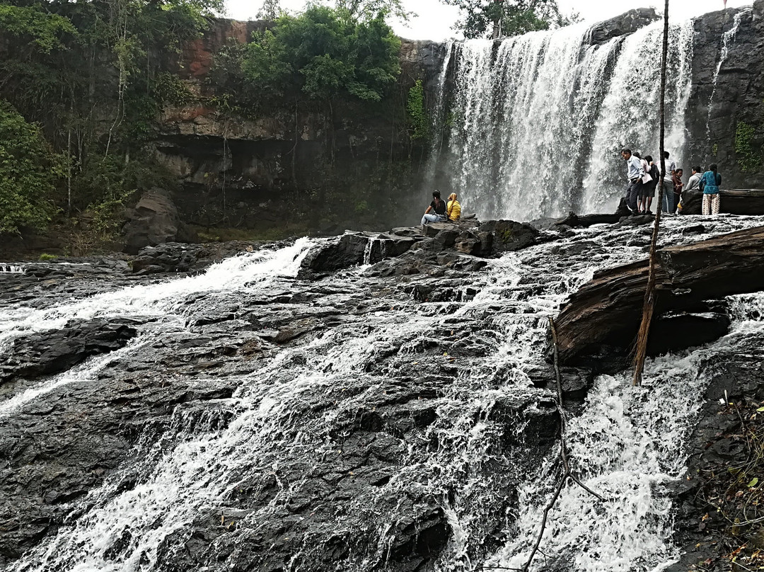 Bousra Waterfall景点图片