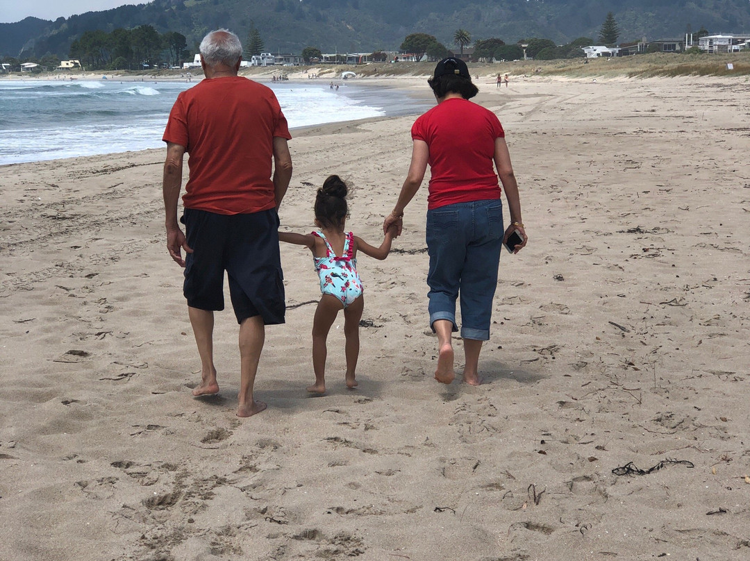 Whangamata Beach景点图片