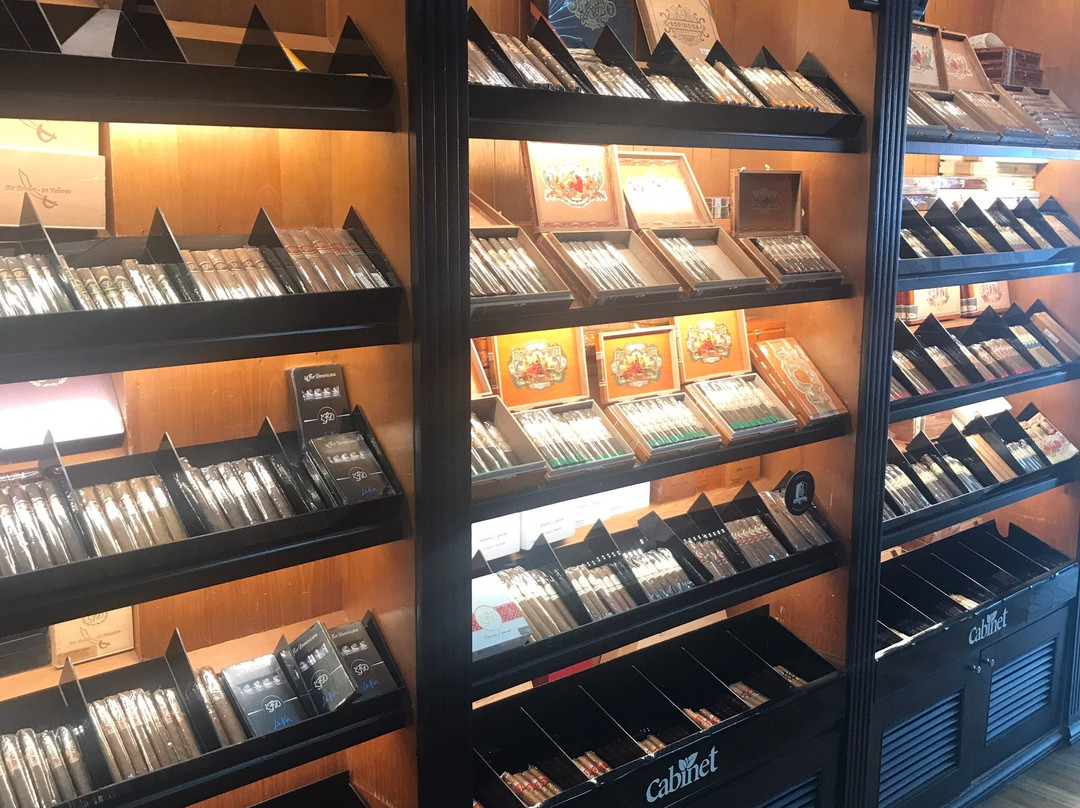 Cabinet Tobaco Boutique-圣多明哥必去景点