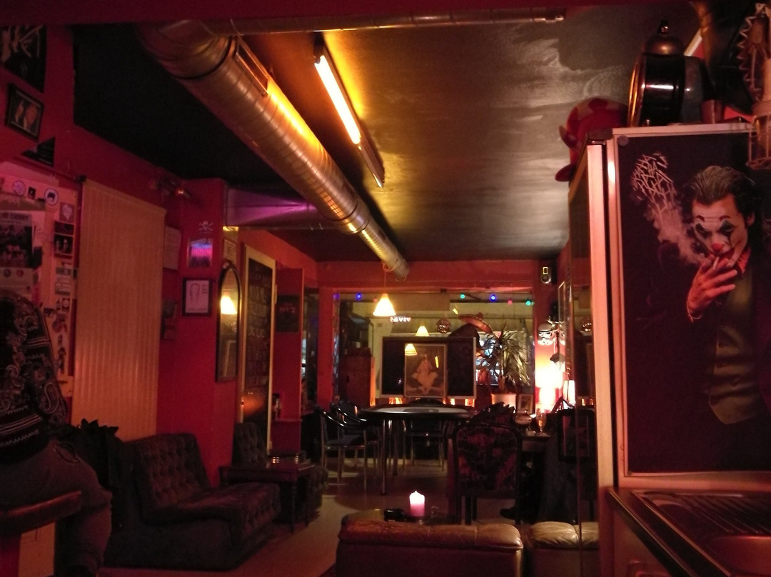 Helter Skelter Bar