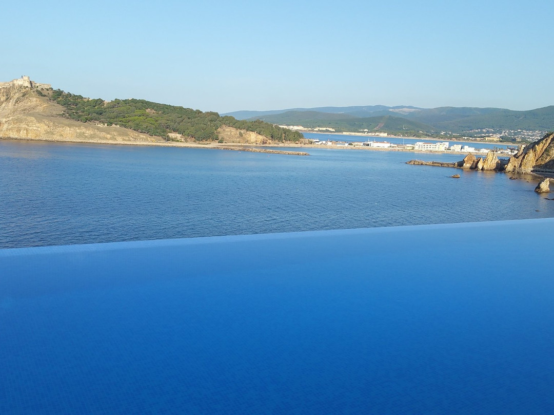 Fort Genois-塔巴卡必去景点