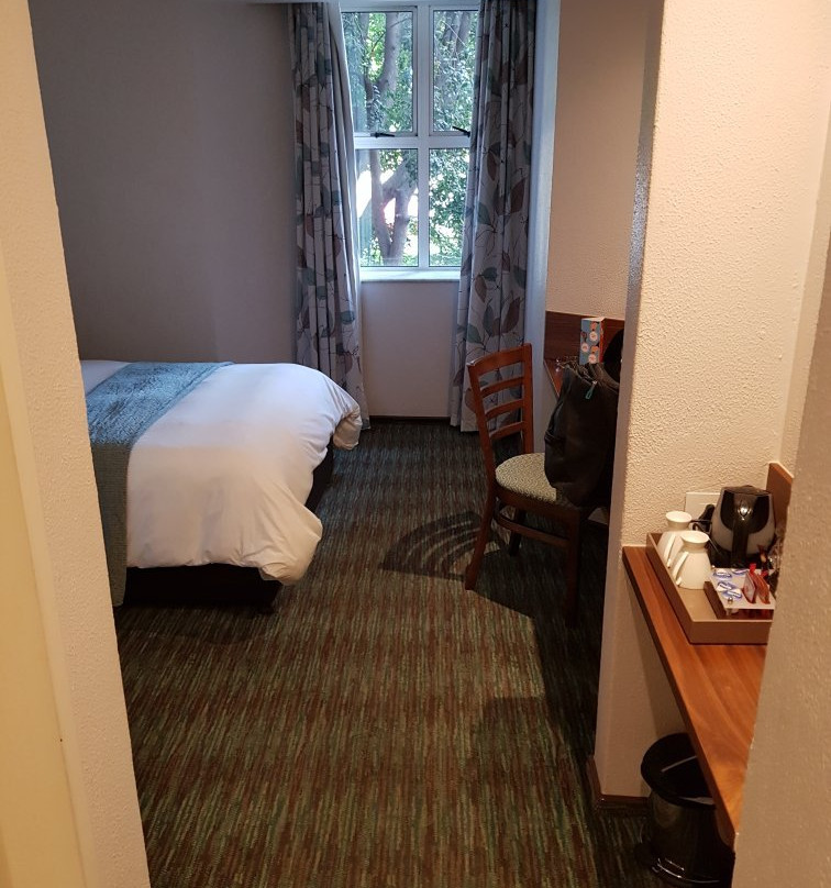 米兰德瀑布城镇旅馆