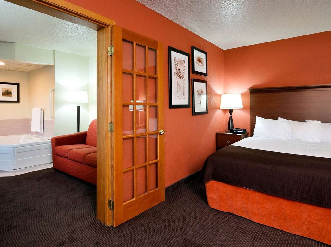 AmericInn by Wyndham Manitowoc主图