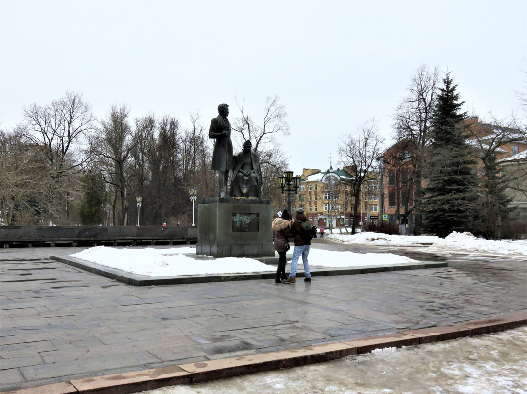 Monument to Alexander Pushkin and Arina Rodionovna-普斯科夫必去景点