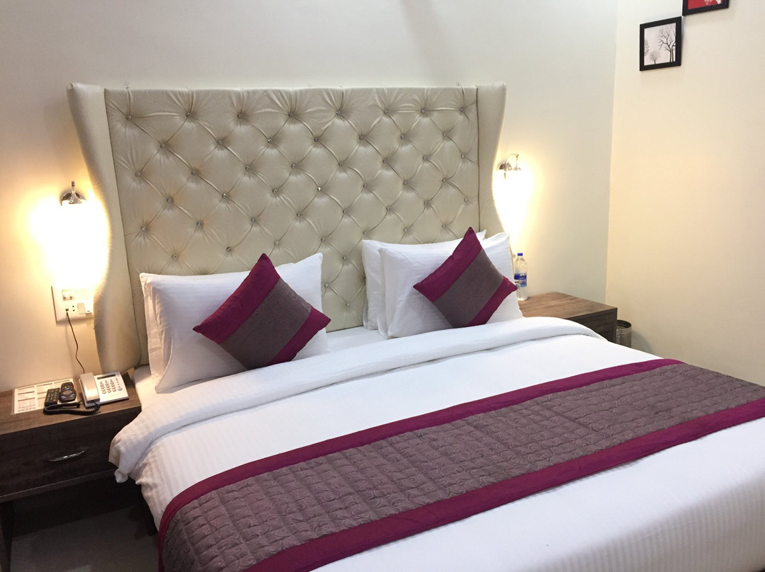 Hotel Guru Surbhi主图