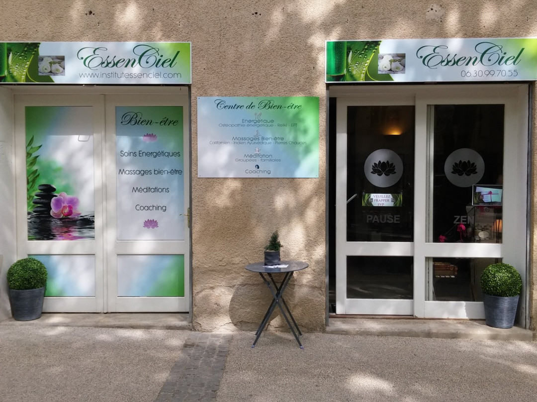 Essenciel-Pertuis必去景点