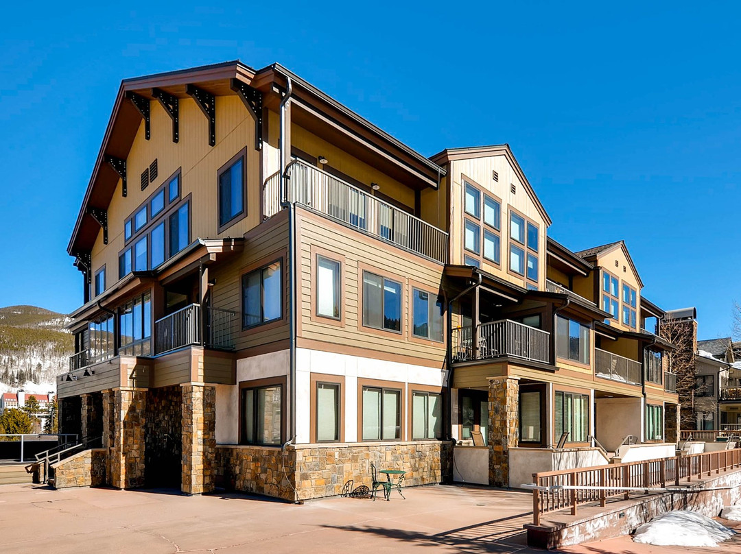 Slopeside Lodge主图