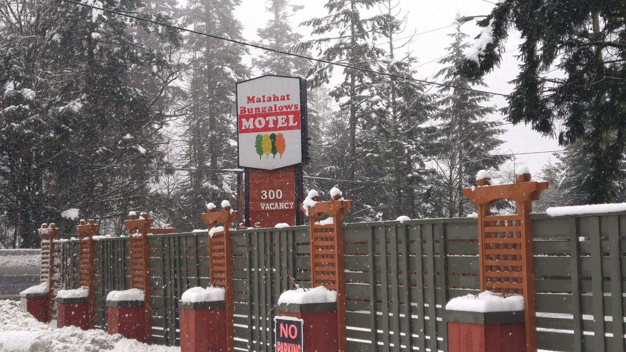Malahat Bungalows Motel-浴室