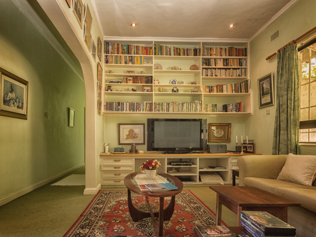 Russell's Retreat主图