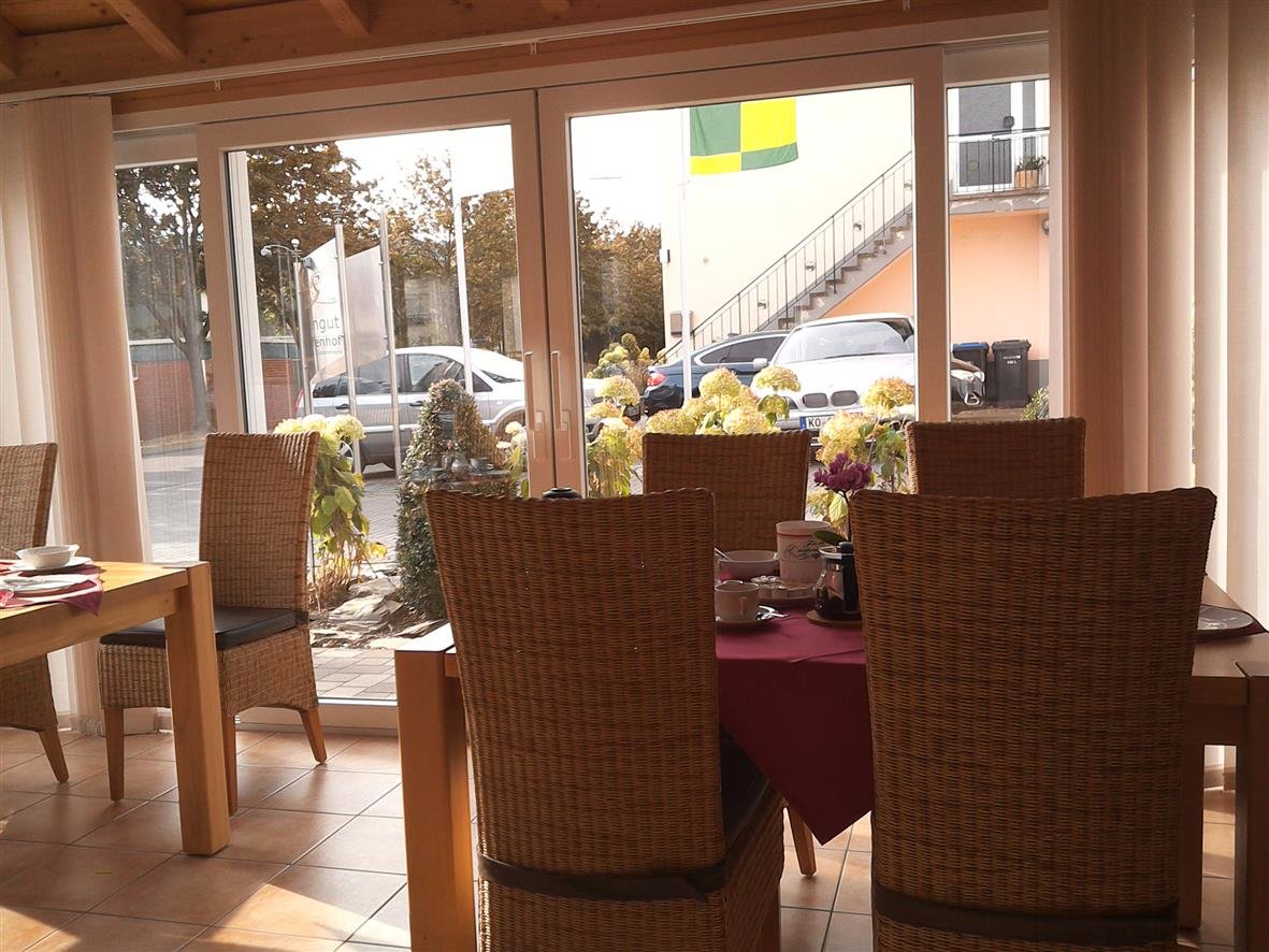 Ferienweingut mit Gastehaus Martina-餐饮