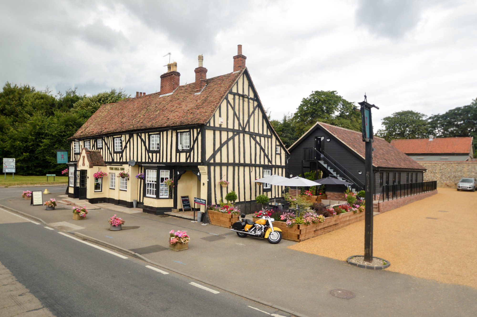 The Bell Inn-官方