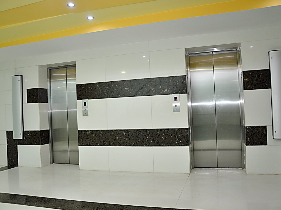 Falcons Nest Hotel主图