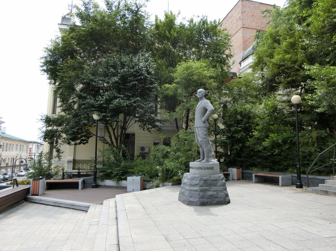 Yul Brynner Monument-海参崴必去景点