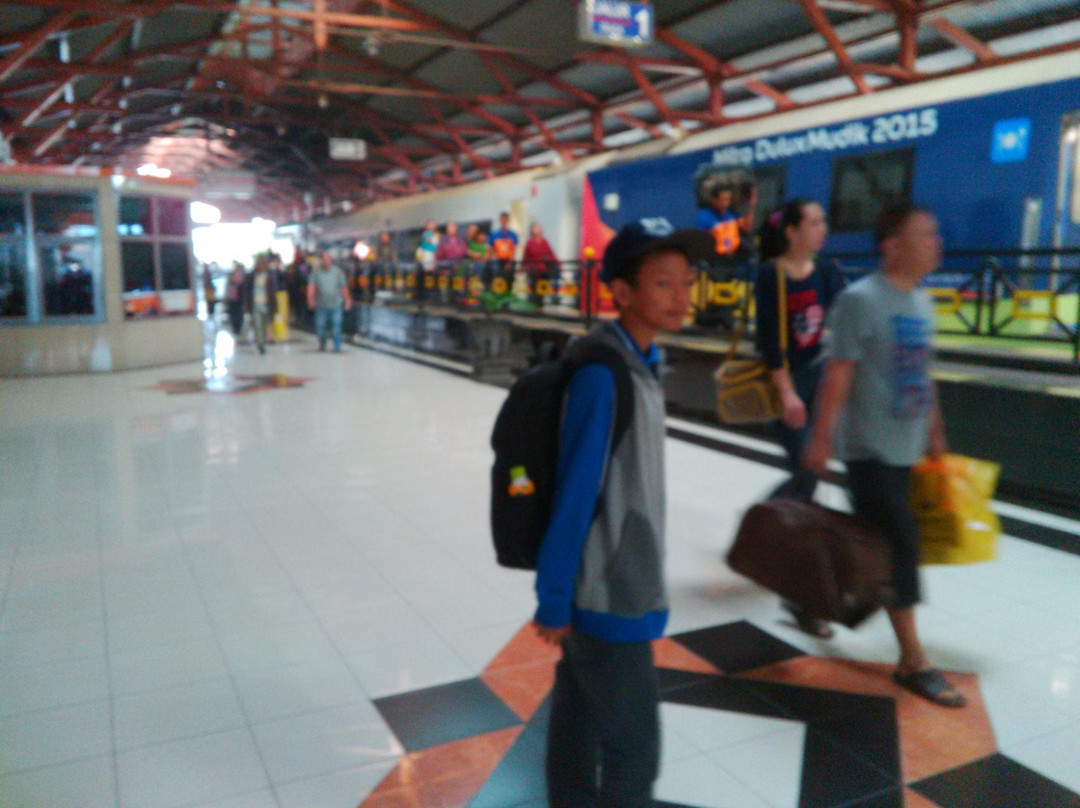 Turi Station Market-泗水必去景点