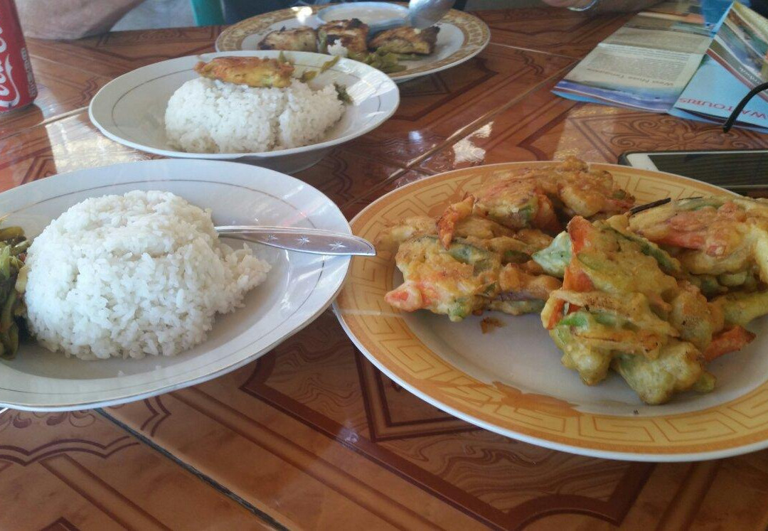 Batujai餐馆和美食-Waroeng Murah Meriah