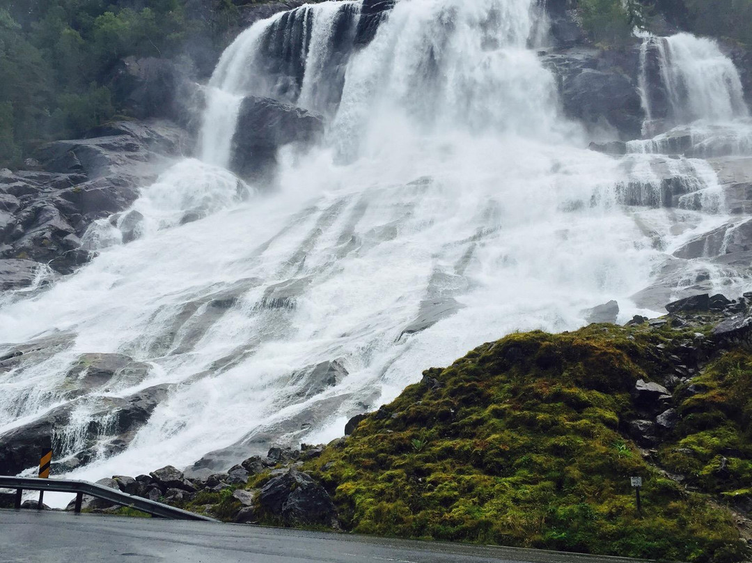 Vidfossen Waterfall景点图片