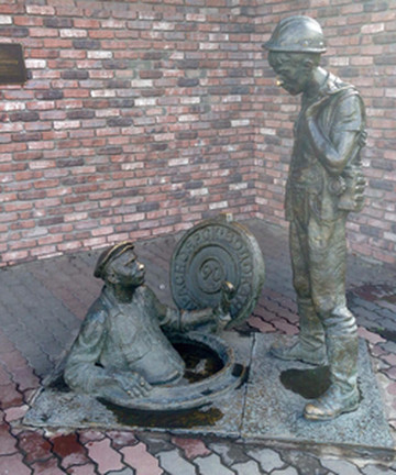 Sculpture Uncle Yasha and Trainee景点门票图片