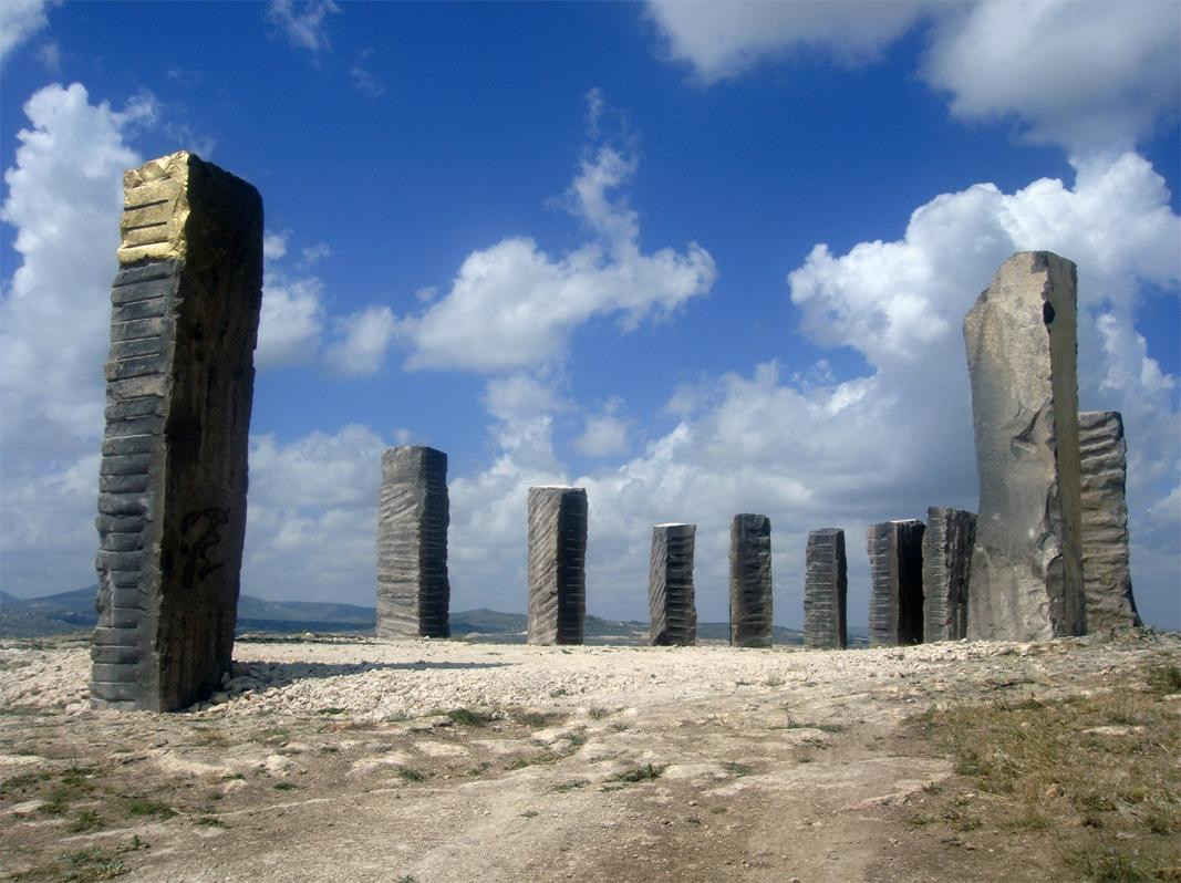 Time and Space stone walls by Andrew Rogers-内夫谢希尔必去景点