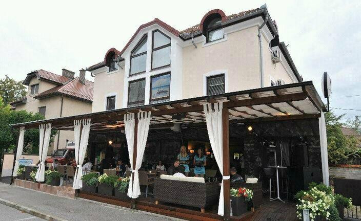Slovenske Konjice餐馆和美食-Central Caffe