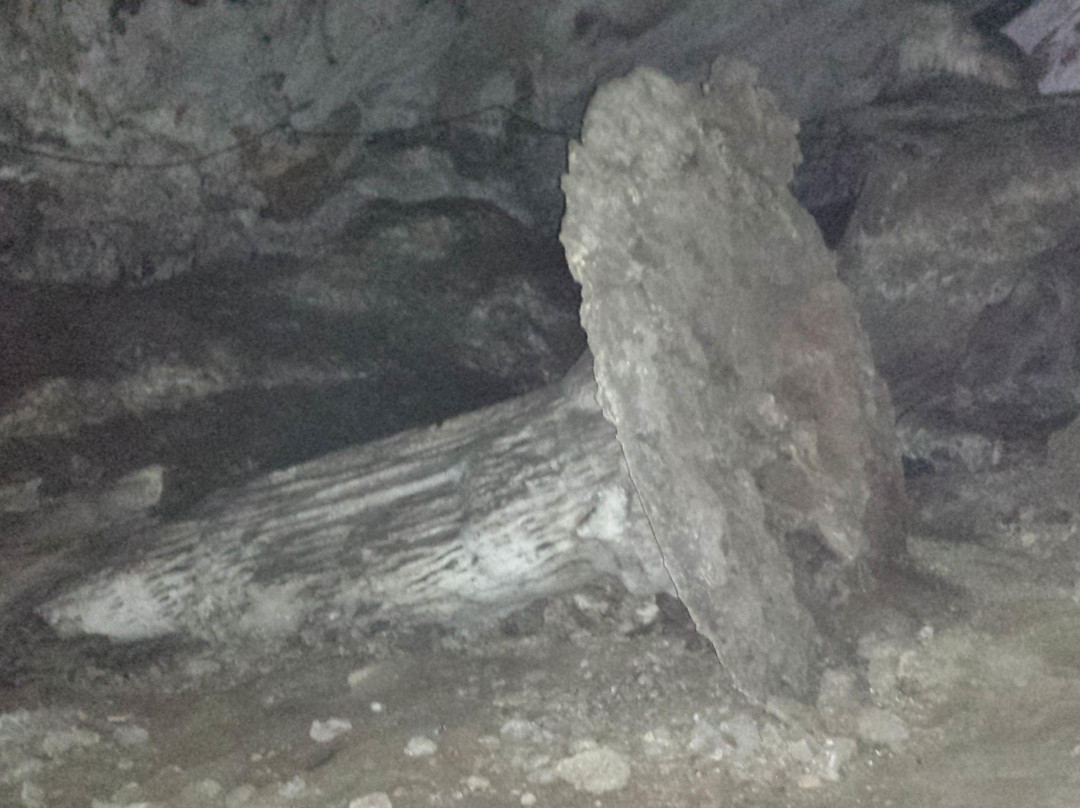 Chompol Cave景点图片