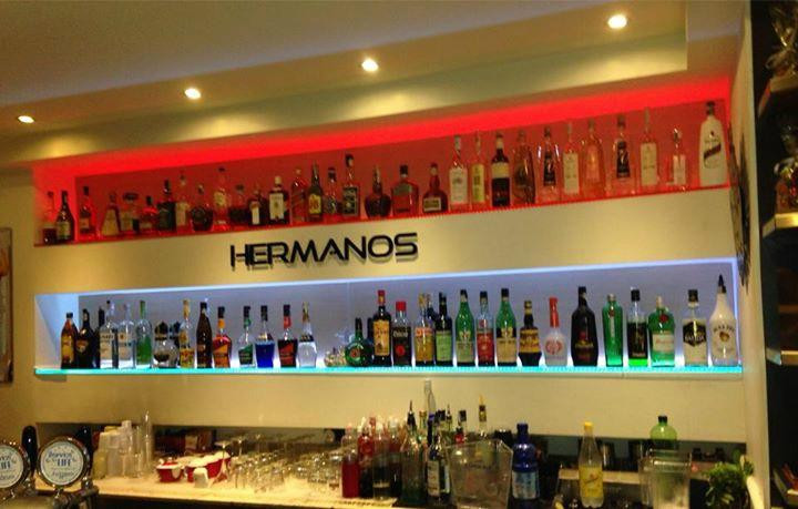 Arzano旅游景点-Hermanos Cafe