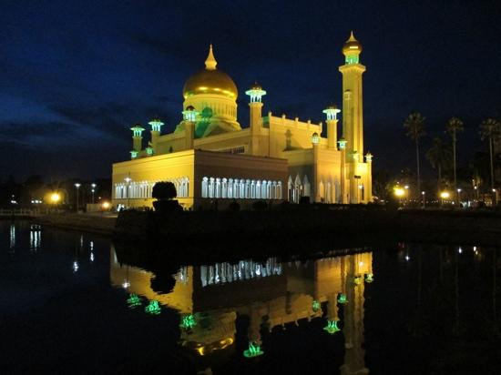 Omar Ali Saifuddien Mosque-斯里巴加湾必去景点