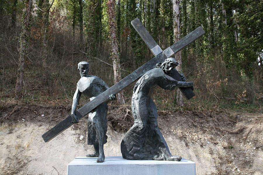 Stations of the cross at the old town景点图片