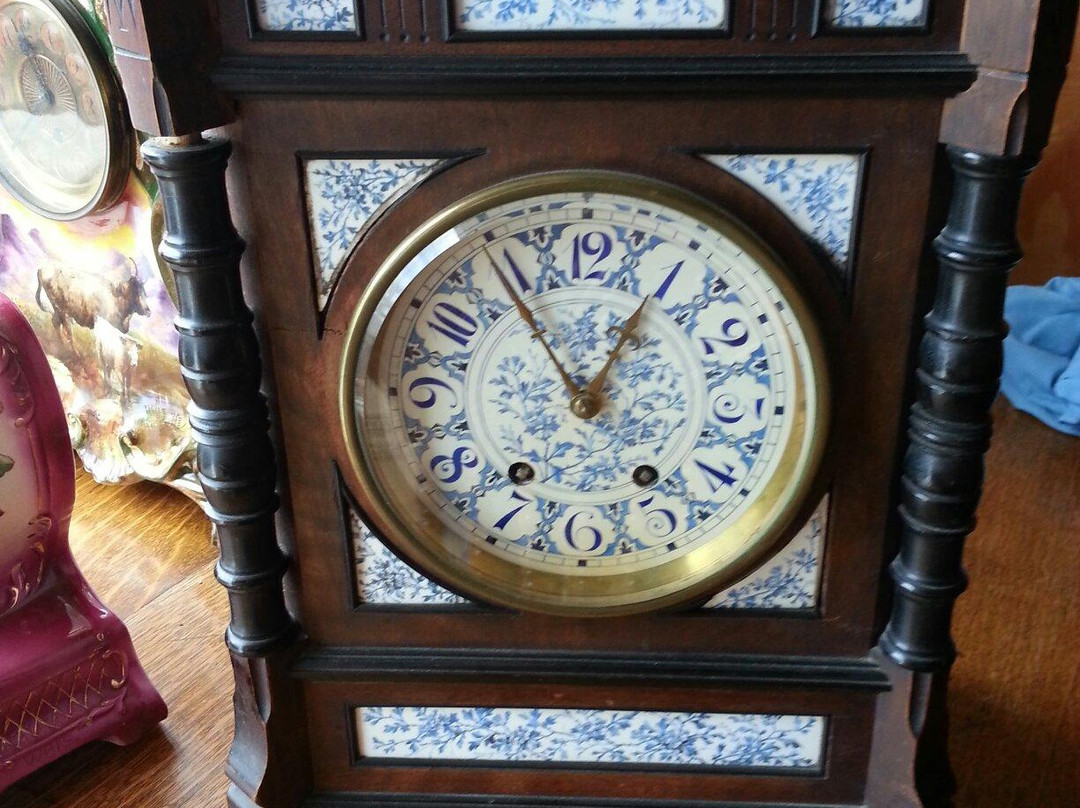 A Moment In Time Antiques & Collectables-Roy必去景点