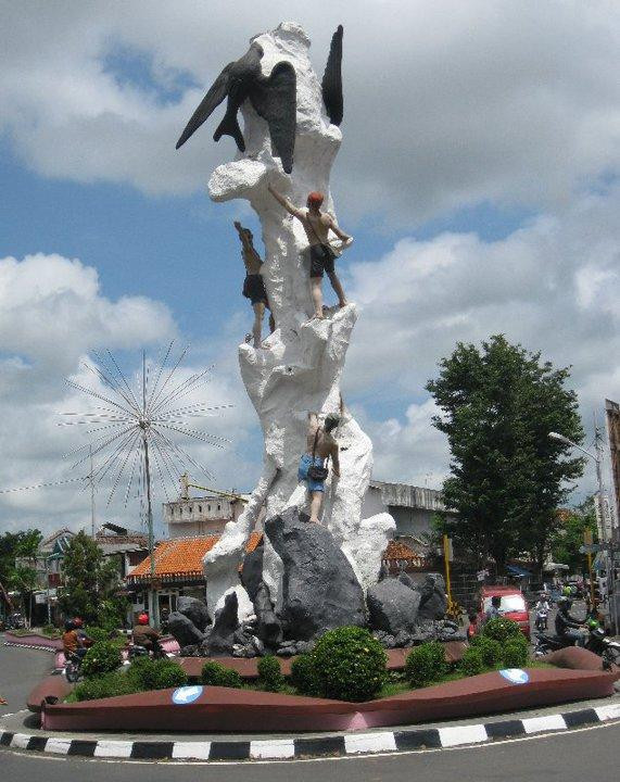 Bird's Nest Statue景点图片