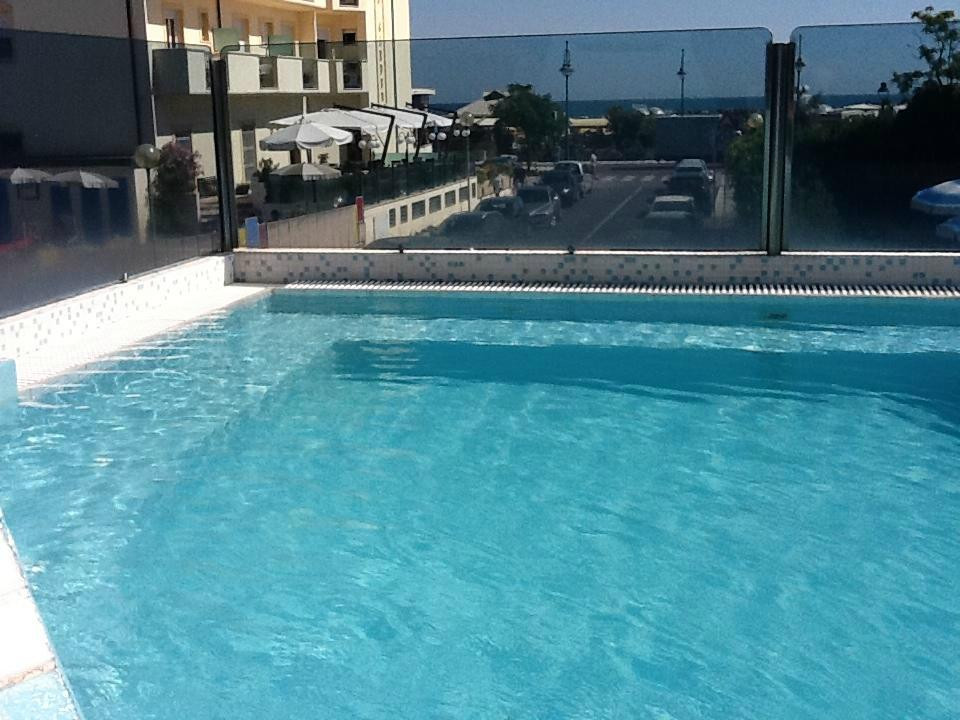 Piscina Caesar Riscaldata-切塞纳蒂科必去景点